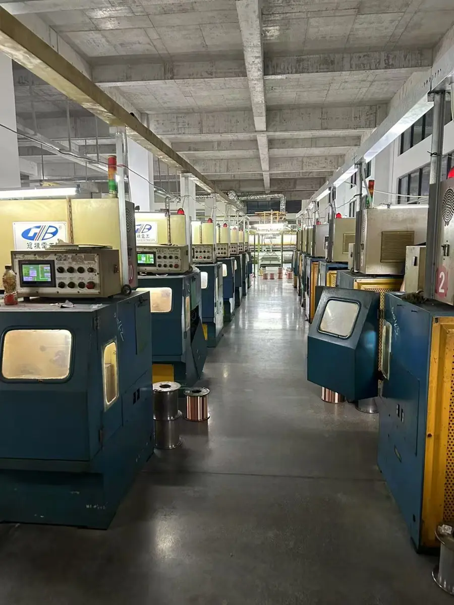 Wire drawing equipment in the Jinwei workshop